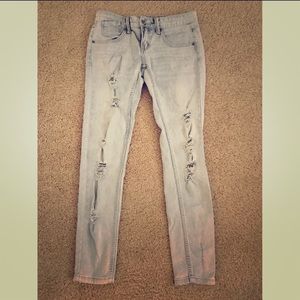Free People distressed skinny jeans size 25.